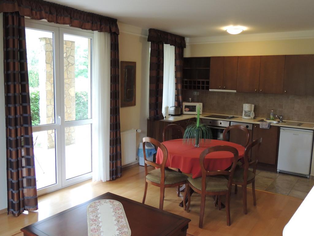 Luxus Golf Apartment Bük Стая снимка