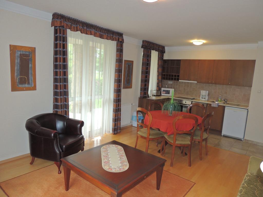 Luxus Golf Apartment Bük Стая снимка