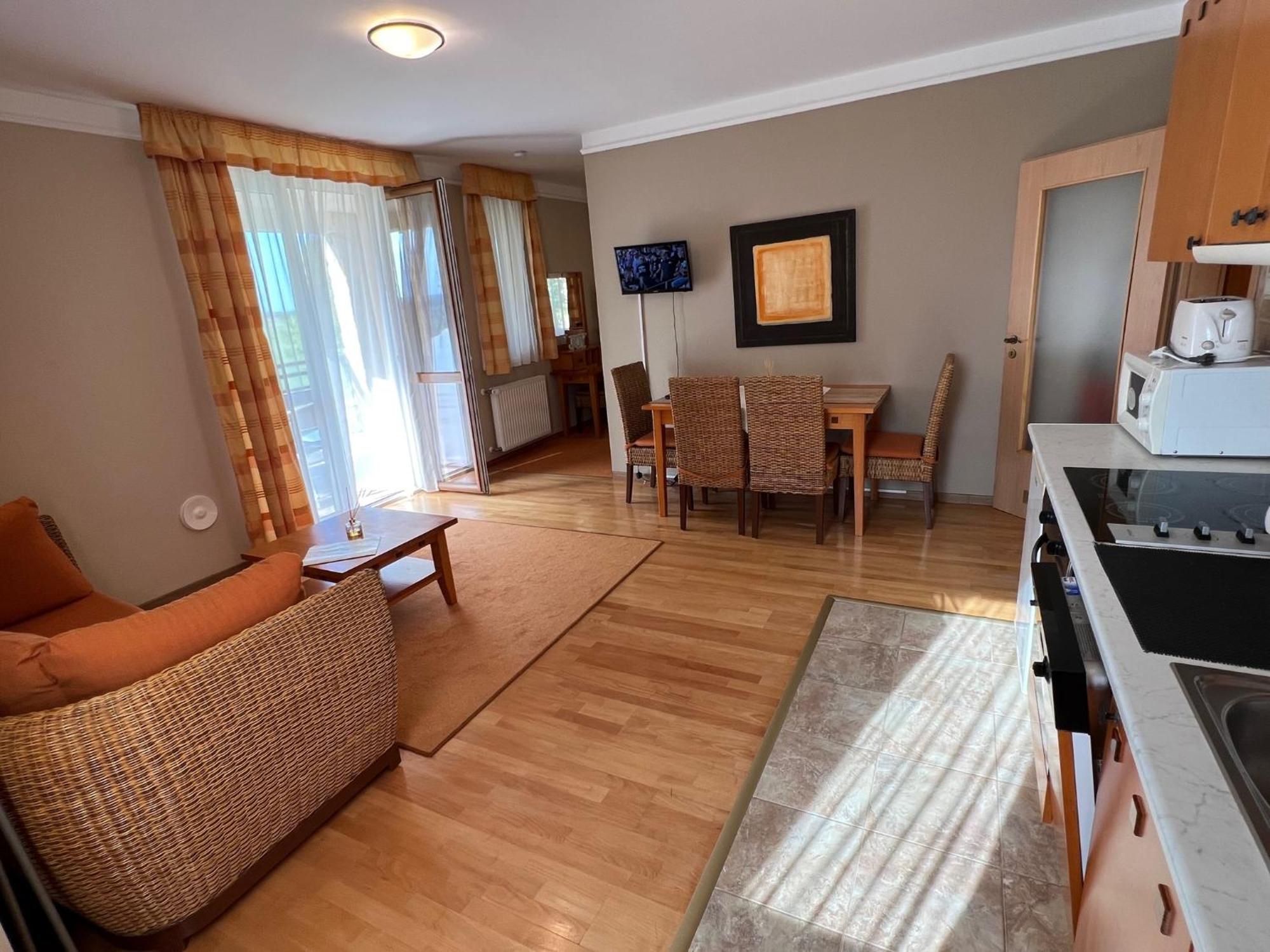 Luxus Golf Apartment Bük Екстериор снимка