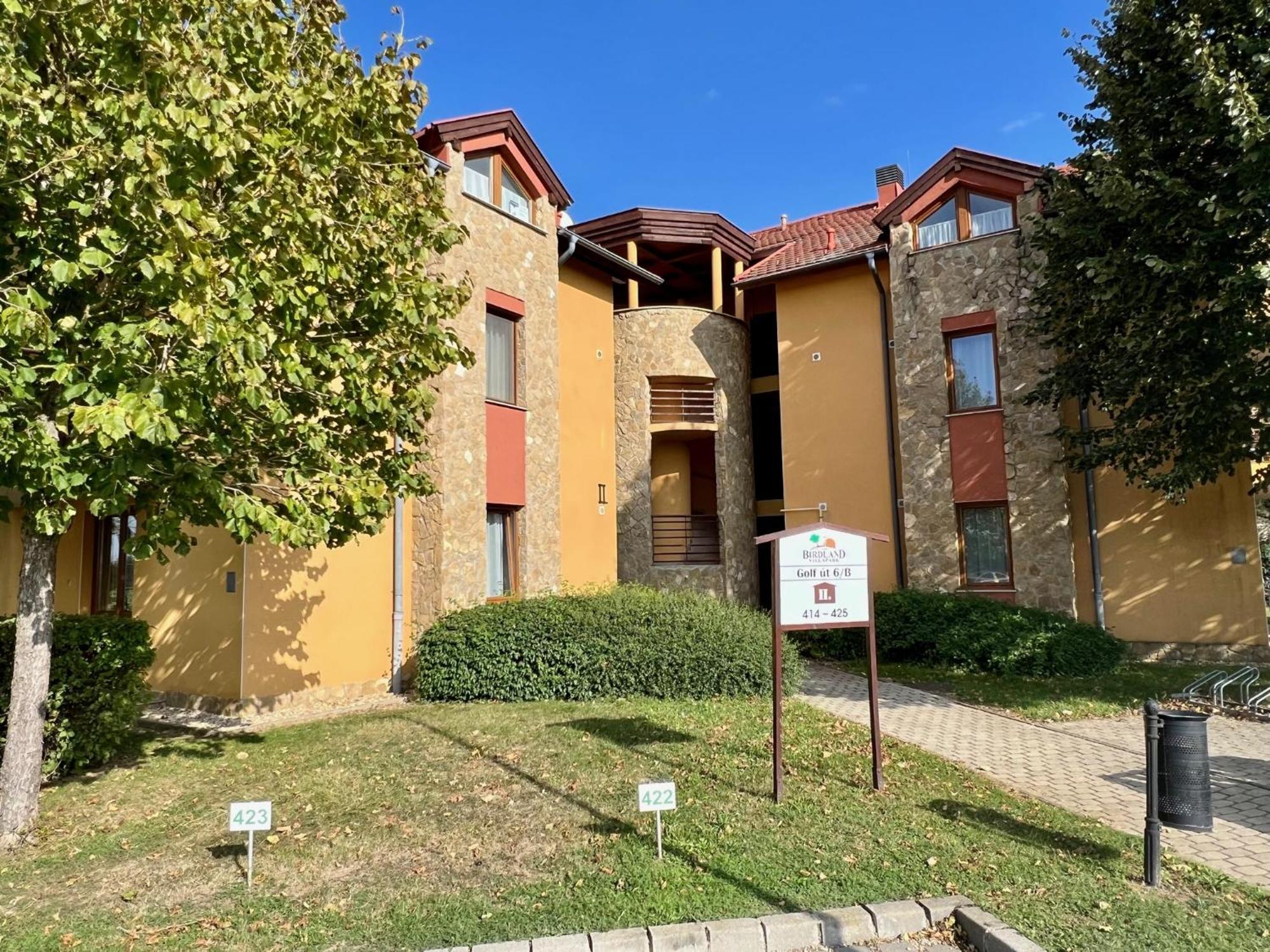 Luxus Golf Apartment Bük Екстериор снимка