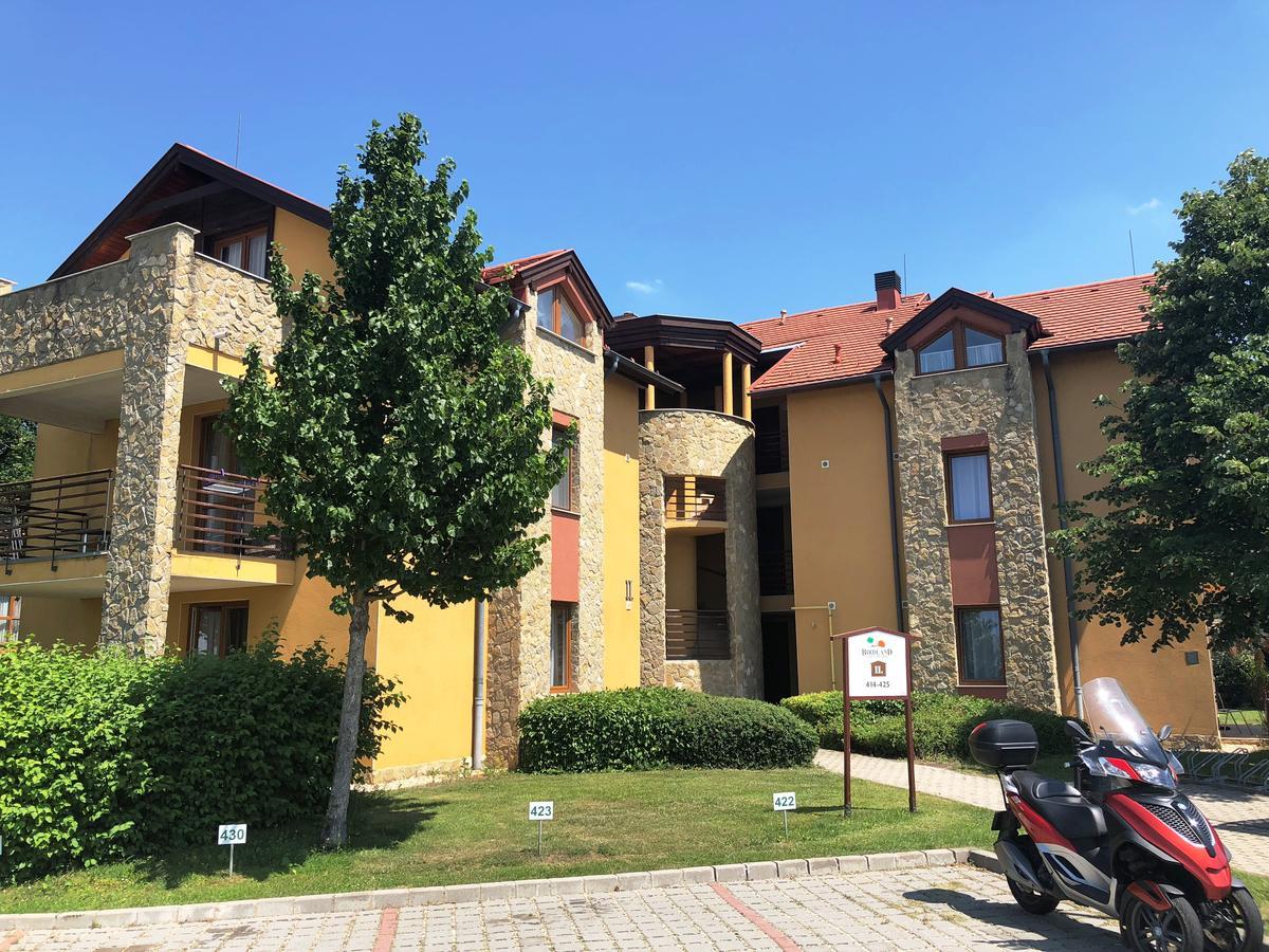 Luxus Golf Apartment Bük Екстериор снимка